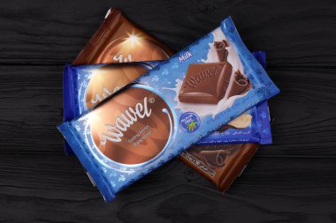 KHARKOV, UKRAINE - 3 HAZİRAN 2021: Wawel çikolata üretimi. Wawel, Polonya 'nın Krakow şehrinde 1898' de kurulan çikolatalı gofret ve atıştırmalık üreten Polonyalı bir şekerleme şirketi.