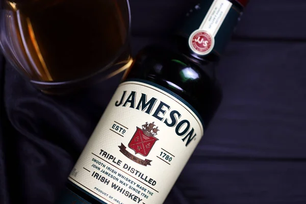 Kharkov Ukraine December 2020 Jameson Tripla Desztillált Whisky Palack Sötét — Stock Fotó