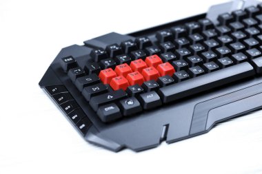 KHARKOV, UKRAINE - 14 Mart 2021: Kanlı A4tech serisi B3590R siber sporlar ve kanlı anahtar destekli e-sporlar