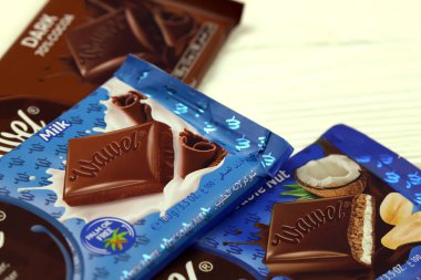 KHARKOV, UKRAINE - 3 HAZİRAN 2021: Wawel çikolata üretimi. Wawel, Polonya 'nın Krakow şehrinde 1898' de kurulan çikolatalı gofret ve atıştırmalık üreten Polonyalı bir şekerleme şirketi.