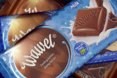 KHARKOV, UKRAINE - 3 HAZİRAN 2021: Wawel çikolata üretimi. Wawel, Polonya 'nın Krakow şehrinde 1898' de kurulan çikolatalı gofret ve atıştırmalık üreten Polonyalı bir şekerleme şirketi.