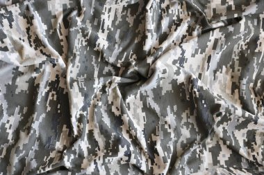 Ukrayna askeri piksel kamuflaj dokusuna sahip kumaş. Gri, kahverengi ve yeşil pikselli kamuflaj desenli kumaş. Ukrayna askerlerinin resmi üniforması yaklaşıyor.