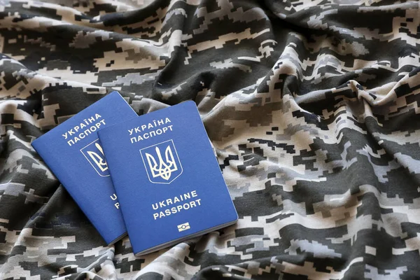 Pasaporte Extranjero Ucraniano Tela Con Textura Camuflaje Militar Pixelado Paño — Foto de Stock