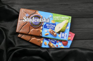 KHARKIV, UKRAINE - NOVEMBER 3, 2021: Studentska çikolatası Orion tarafından üretilen popüler bir Çek çikolatasıdır.