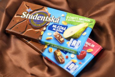 KHARKIV, UKRAINE - NOVEMBER 3, 2021: Studentska çikolatası Orion tarafından üretilen popüler bir Çek çikolatasıdır.