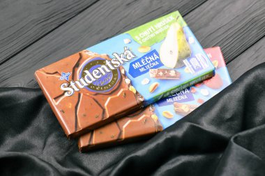 KHARKIV, UKRAINE - NOVEMBER 3, 2021: Studentska çikolatası Orion tarafından üretilen popüler bir Çek çikolatasıdır.