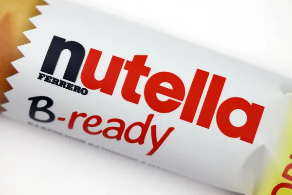 Kharkiv Ukraine Dezember 2021 Riegel Nutella Ready Knusprige Waffelschale Gefüllt — Stockfoto