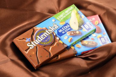 KHARKIV, UKRAINE - NOVEMBER 3, 2021: Studentska çikolatası Orion tarafından üretilen popüler bir Çek çikolatasıdır.