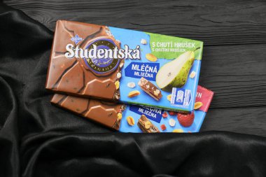 KHARKIV, UKRAINE - NOVEMBER 3, 2021: Studentska çikolatası Orion tarafından üretilen popüler bir Çek çikolatasıdır.