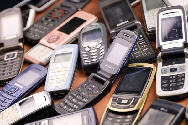 Kharkiv Ukraine Dezembro 2021 Alguns Telefones Celulares Antigos Usados Desatualizados — Fotografia de Stock