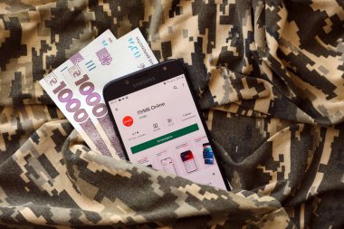 TERNOPİL, UKRAINE - 24 Nisan 2022: Akıllı telefon ekranında PUMB bankacılık uygulaması. PUMB Ukrayna 'da önemli bir ticari bankadır.