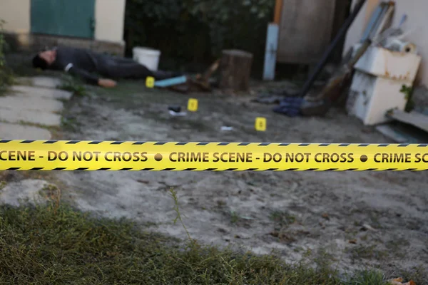Victim Violent Crime Backyard Residental House Evening Dead Man Body — Photo