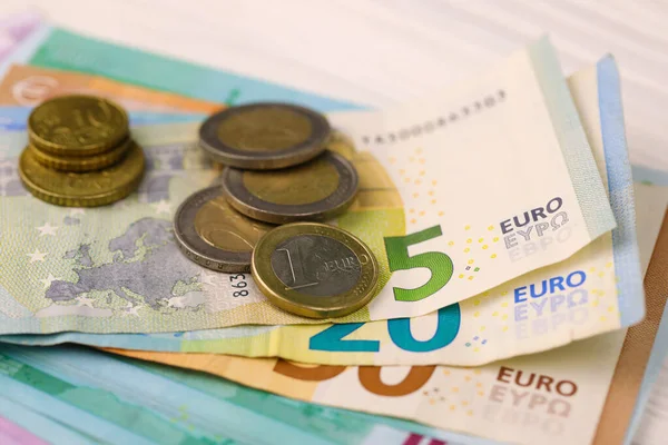 Billetes Monedas Euros Cierran Gran Cantidad Dinero Euros Sobre Mesa — Foto de Stock