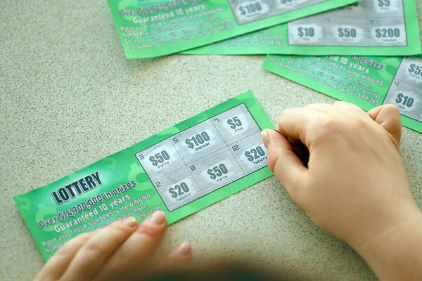 Vue Rapprochée Des Cartes À Gratter De Loterie Verte Et Des