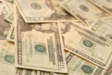Makro fotoğrafçılıkla ilgili büyük miktarda eski 20 dolarlık banknotlar. Para kazanma, ödeme günü veya vergi ödeme dönemi kavramı