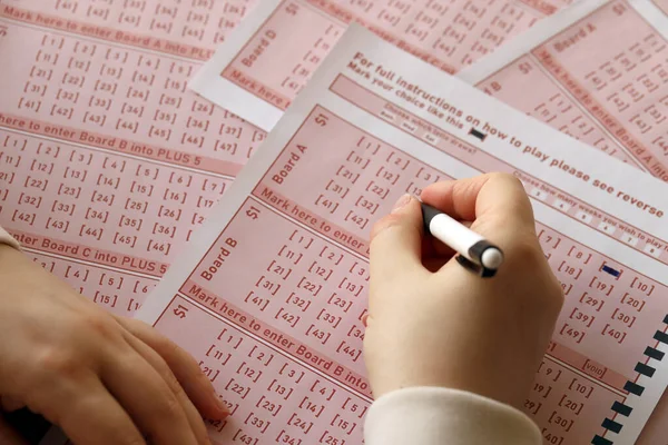 Filling Out Lottery Ticket Young Woman Plays Lottery Dreams Winning — Φωτογραφία Αρχείου