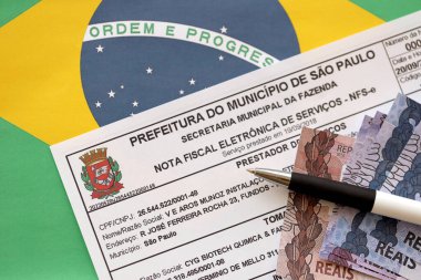 TERNOPIL, UKRAINE - 20 Mayıs 2022: Hizmet kopyası için Brasilian elektronik faturası - NFSe Nota mali eletronica de servicos Sao Paulo belediye binasından, Ekonomi belediye sekreteri