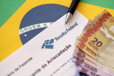 TERNOPIL, UKRAINE - 20 Mayıs 2022: Comprovante de arrecadacao - Brezilya Federal logosunun tahsilat raporu. Receita Federal Brezilya Federal Gelir Kurumu 'dur.