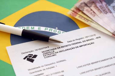 TERNOPIL, UKRAINE - 20 Mayıs 2022: Receita Federal logolu tüketim ithalat bildirgesinden Brasilian özütü. Orijinal Portekizce 'de Extrato da indicacao de importacao consumo