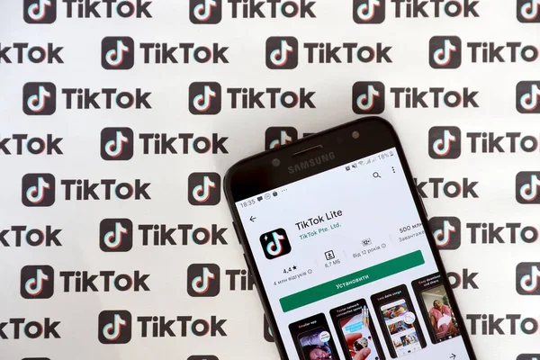 Тернопил Украина Января 2022 Года Приложение Смартфона Tik Tok Экране — стоковое фото