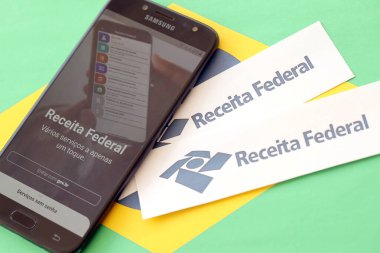 TERNOPİL, UKRAINE - 20 Mayıs 2022 Brezilya Receita Federal akıllı telefon uygulaması. Receita Federal, Brezilya Federal Gelir Kurumu ve Ekonomi Bakanlığı sekreteridir.