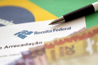 TERNOPIL, UKRAINE - 20 Mayıs 2022: Comprovante de arrecadacao - Brezilya Federal logosunun tahsilat raporu. Receita Federal Brezilya Federal Gelir Kurumu 'dur.