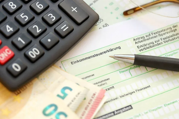 Duitse Inkomstenbelasting Aangifte Formulier Met Pen Europese Euro Geld Rekeningen — Stockfoto