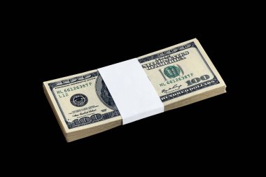 Siyaha izole edilmiş bir deste Amerikan doları. Tasarım objesi olarak mükemmel siyah arkaplan üzerinde yüksek çözünürlüklü Amerikan parası paketi