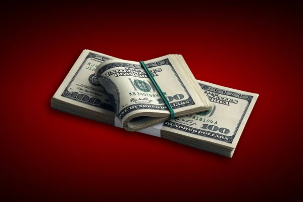 Paket Med Amerikanska Dollarsedlar Crimson Röd Bakgrund Förpackning Amerikanska Pengar — Stockfoto