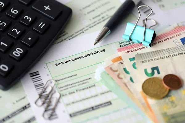 Formulário Alemão Declaração Imposto Renda Com Canetas Notas Euro Europeias — Fotografia de Stock