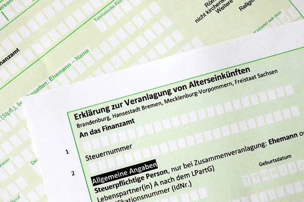 退職所得の評価に関するドイツ語の声明が終了しました 会計事務の概念 ドイツとヨーロッパ — ストック写真