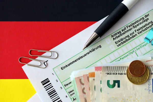 Formulario Alemán Declaración Del Impuesto Sobre Renta Con Bolígrafo Billetes — Foto de Stock