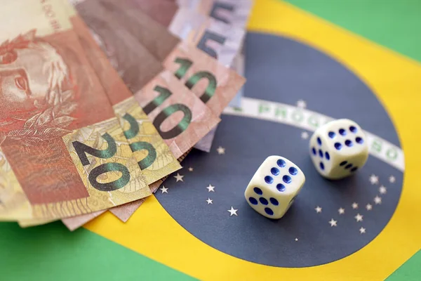Kis Kockakockák Brazil Pénzzel Brazil Köztársaság Zászlóján Szerencse Szerencsejáték Fogalma — Stock Fotó