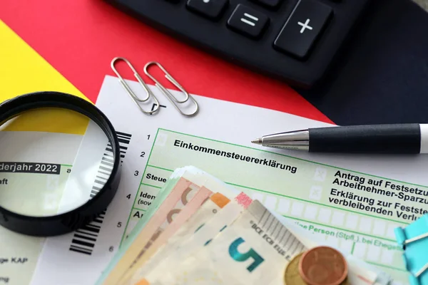 Formulário Alemão Declaração Imposto Renda Com Canetas Notas Euro Europeias — Fotografia de Stock