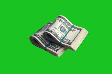 Krom anahtar yeşili üzerinde izole edilmiş bir deste Amerikan doları. Tasarım objesi olarak mükemmel yeşil maske üzerinde yüksek çözünürlüklü Amerikan parası paketi