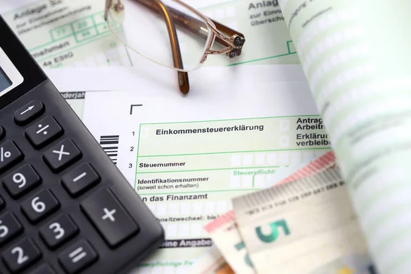 Formulário Alemão Declaração Imposto Renda Com Notas Euro Europeias Calculadora — Fotografia de Stock