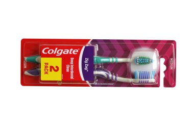 TERNOPIL, UKRAINE - 23 Haziran 2022: Colgate diş fırçaları, merkezi NYC 'de bulunan Colgate-Palmolive adlı Amerikan tüketici ürünleri şirketi tarafından üretilen bir markadır.