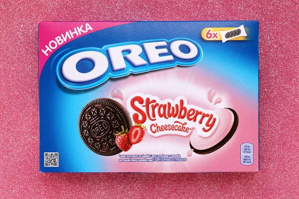 Ternopil Ukraine May 2022 Oreo Strawberry Cheesecake Crispy Cookie Box —  Fotos de Stock