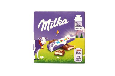 TERNOPİL, UKRAINE - 3 HAZİRAN 2022: Çikolatalı çikolatalı küçük bir paket Milka milkinisi. Milka, uluslararası alanda Mondelez International tarafından üretilen bir İsviçre markası.