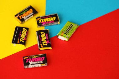TERNOPIL, UKRAINE - 28 Mayıs 2022: Türk retro sakız çiğneme Turbo aşırı 80 'lerden kalma nostaljik tasarım