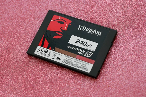 Ternopil Ucrânia Junho 2022 Kingston Ssdnow 300 Ssd Armazenamento Unidade — Fotografia de Stock