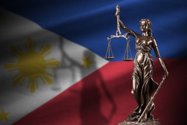 Filipinler bayrağı ve karanlık odada adalet heykeli ve adli teraziler. Yargı ve ceza kavramı, jüri konuları için geçmiş