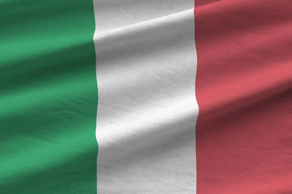 Прапор Італії Великими Складками Махають Під Освітленням Студії Офіційні Символи — стокове фото