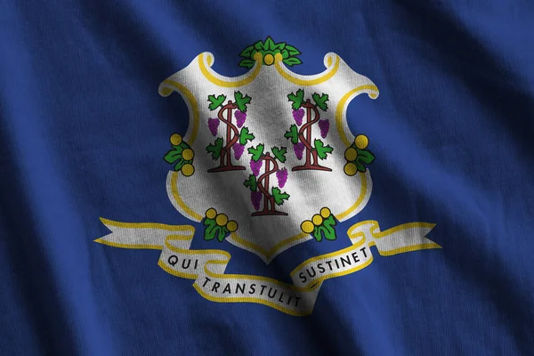 Connecticut Bundesstaat Flagge Mit Großen Falten Schwenken Großaufnahme Unter Dem — Stockfoto
