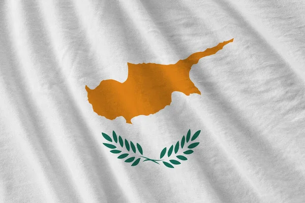 Bandera Chipre Con Grandes Pliegues Ondeando Cerca Bajo Luz Del — Foto de Stock