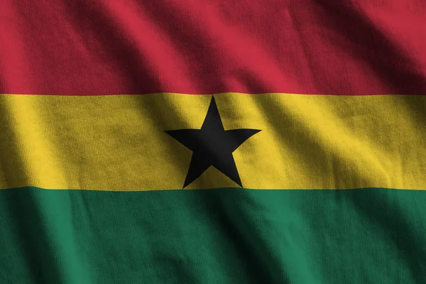 Flaga Ghany Dużymi Fałdami Machająca Bliska Pod Światło Studyjne Wewnątrz — Zdjęcie stockowe