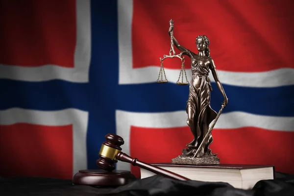 Bandeira Noruega Com Estátua Justiça Senhora Constituição Martelo Juiz Cortinas — Fotografia de Stock