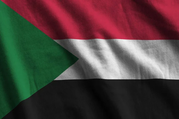 Суданский Флаг Большими Складками Размахивающими Близко Студийным Освещением Помещении Официальные — стоковое фото