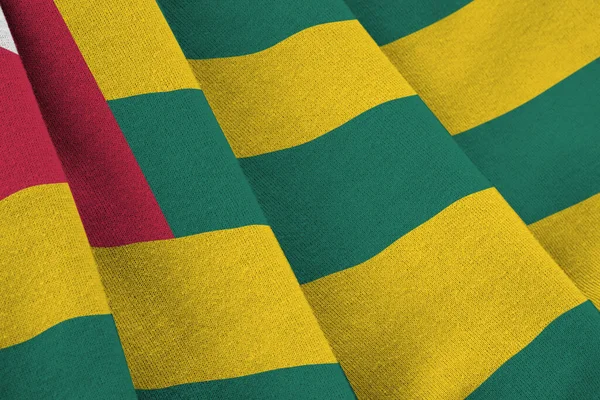 Bandiera Togo Con Grandi Pieghe Sventolando Vicino Sotto Luce Dello — Foto Stock