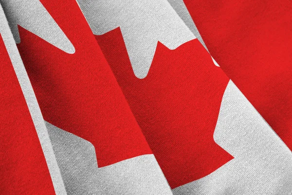 Flaga Kanady Dużymi Fałdami Machająca Bliska Pod Lampą Studyjną Wewnątrz — Zdjęcie stockowe
